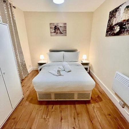 Appartement Studio Flat In Colliers Wood à Londres Extérieur photo