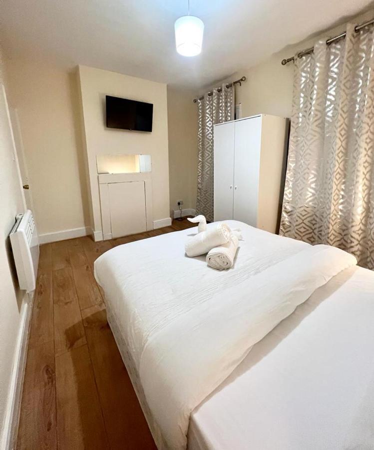 Appartement Studio Flat In Colliers Wood à Londres Extérieur photo