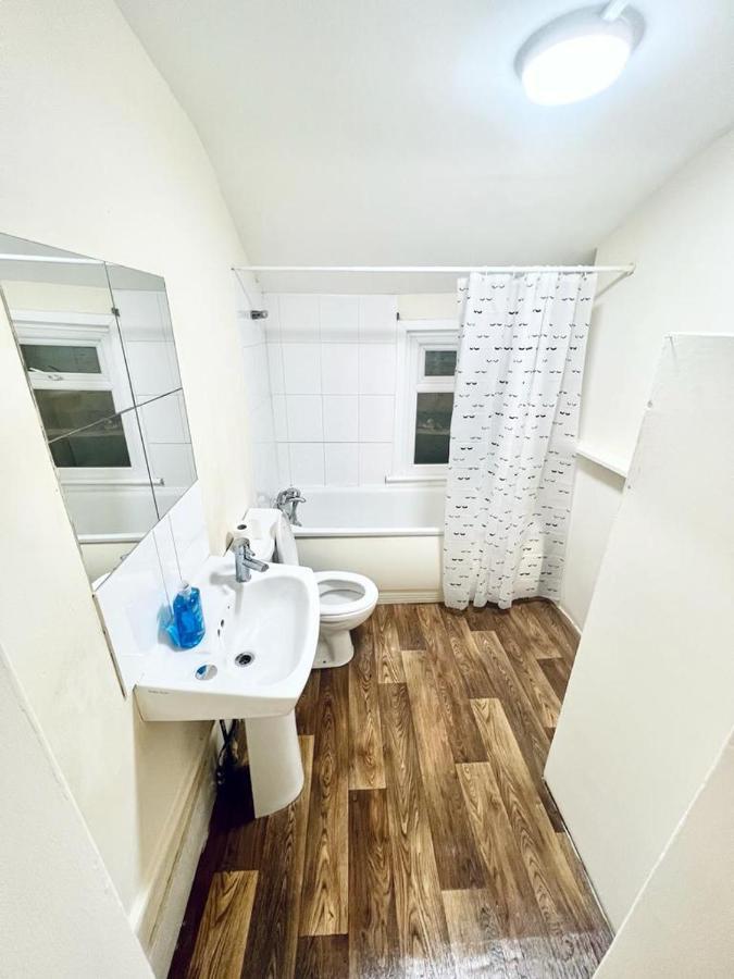 Appartement Studio Flat In Colliers Wood à Londres Extérieur photo