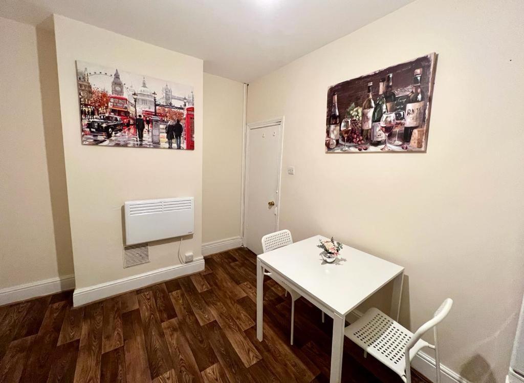 Appartement Studio Flat In Colliers Wood à Londres Extérieur photo